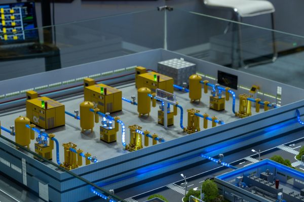 A model of an industrial complex featuring various machinery and pipes, illustrating complex industrial processes.